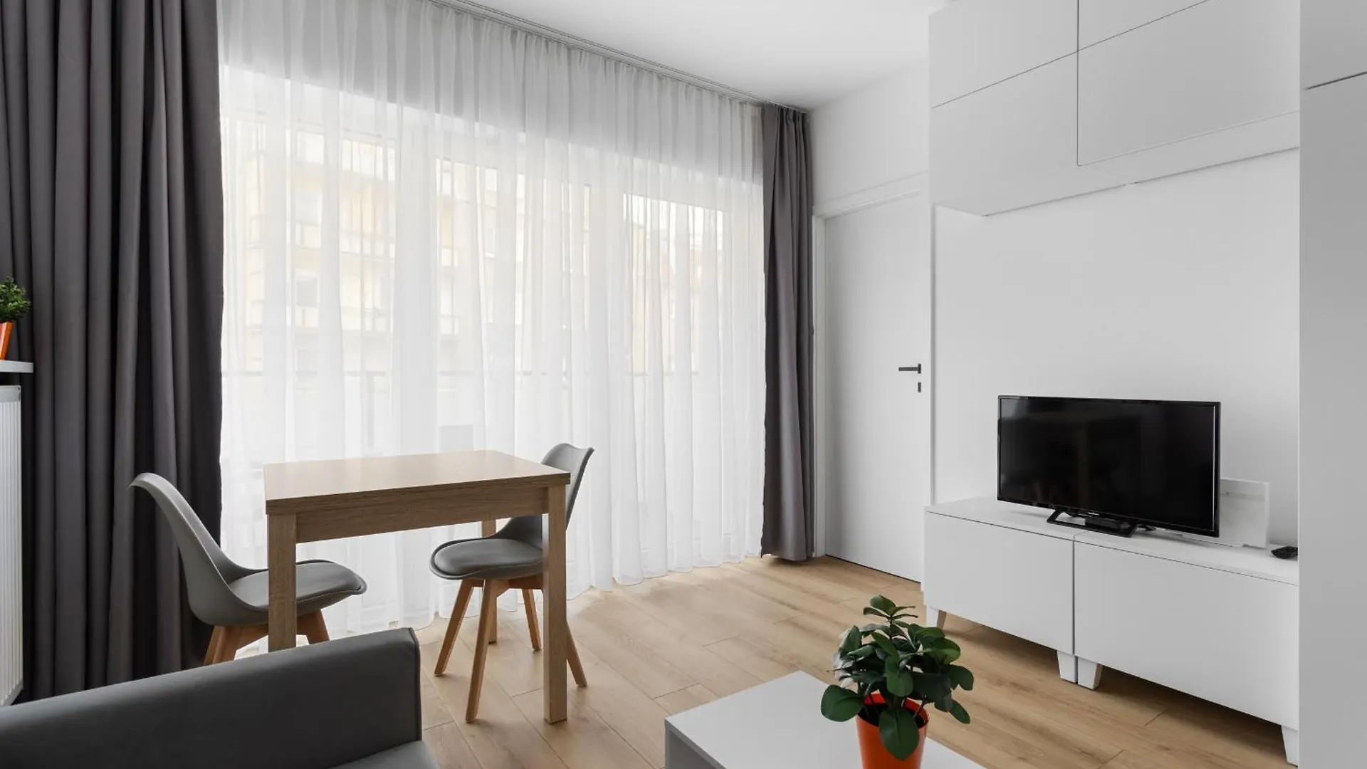 Nowoczesne I Eleganckie Apartamenty Very Berry W Poznaniu By Noclegi Renters 0*, Poznań Polonia