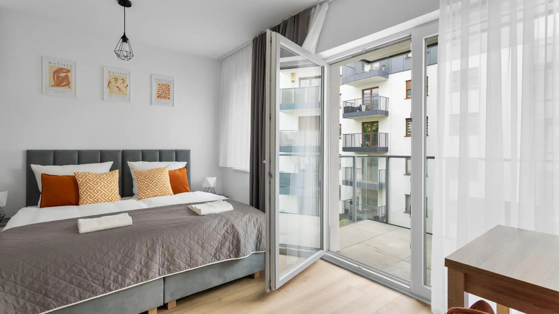 Nowoczesne I Eleganckie Apartamenty Very Berry W Poznaniu By Noclegi Renters 0*, Poznan Polonia